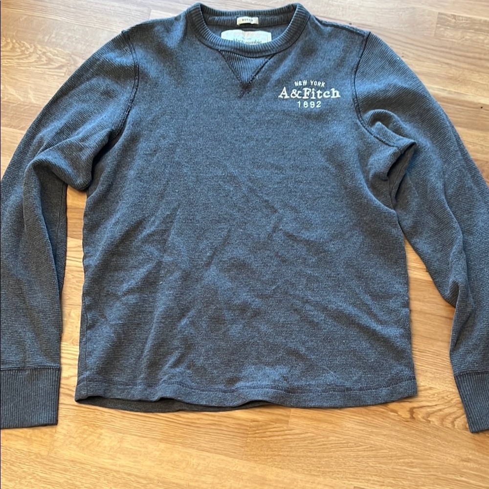 Abercrombie & Fitch Gray Long Sleeve Tee